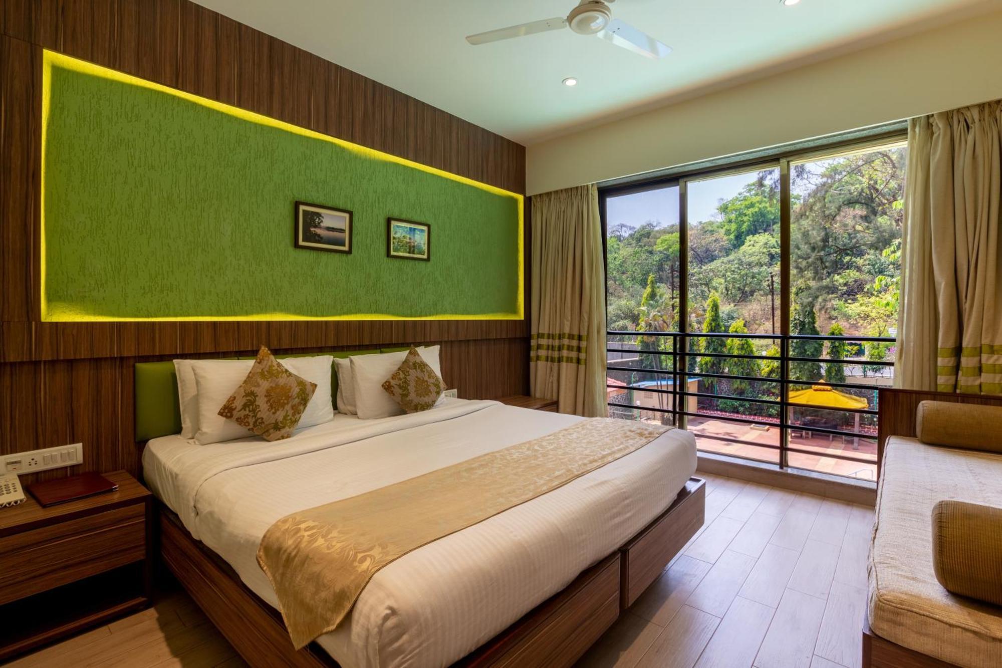 Zaras Resort Khandala ロナバラ エクステリア 写真